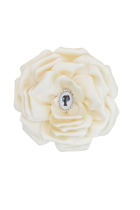 Брошь "Пион" ванильный шампань, шелковый, лого