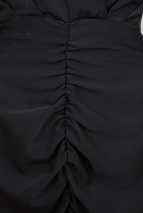 Платье "Тимотэ", миди, чёрное, атлас, с драперовкой, с брошью цветком, футляр