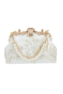 Клатч-сумка-ридикюль белая, расшитая бисером, жемчугом, декорирована стразами, золото
