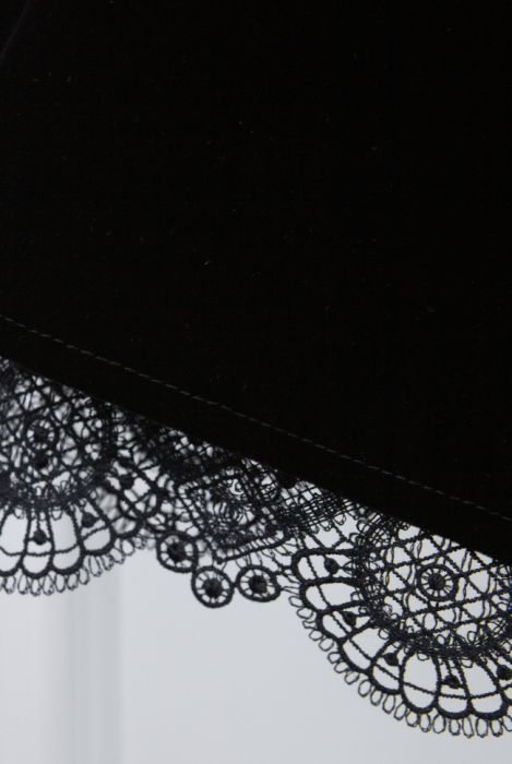 Платье "Арин", мини, черное, бархат, с драпировкой, кружево