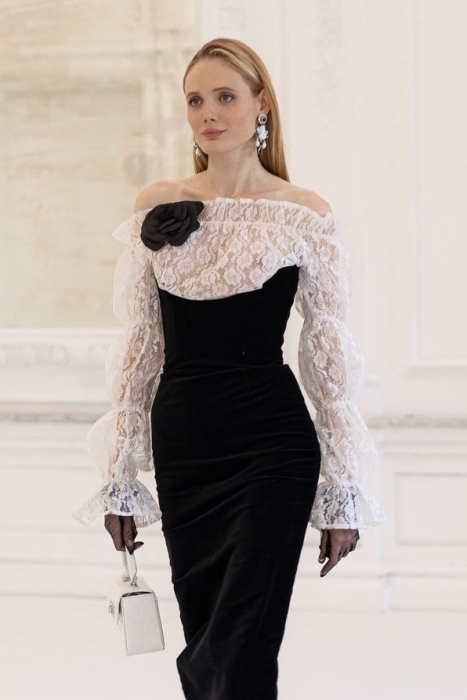 Блуза "Лючия" молочная, кружево, с топом и брошью, рукава фонарики, резинка по декольте